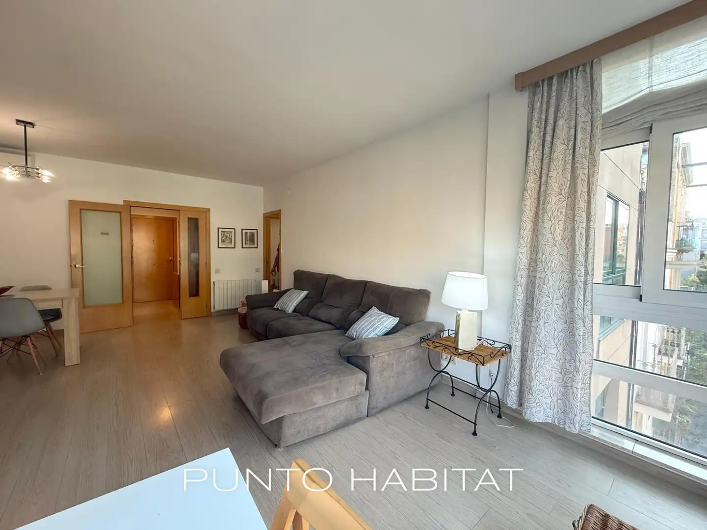 Living room of Flat for rent in Barcelona  with Air Conditioner, Heating and Parquet flooring