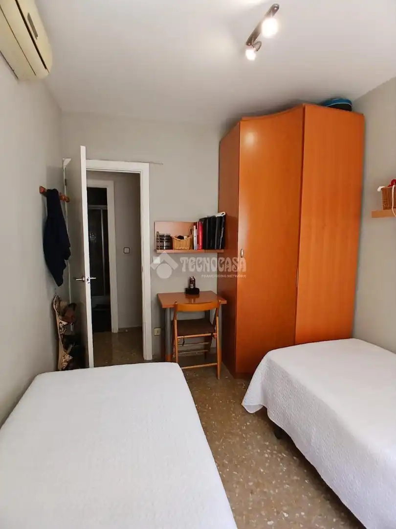 Habitación de Piso en venta en Sevilla con Aire acondicionado, Terraza y Balcón