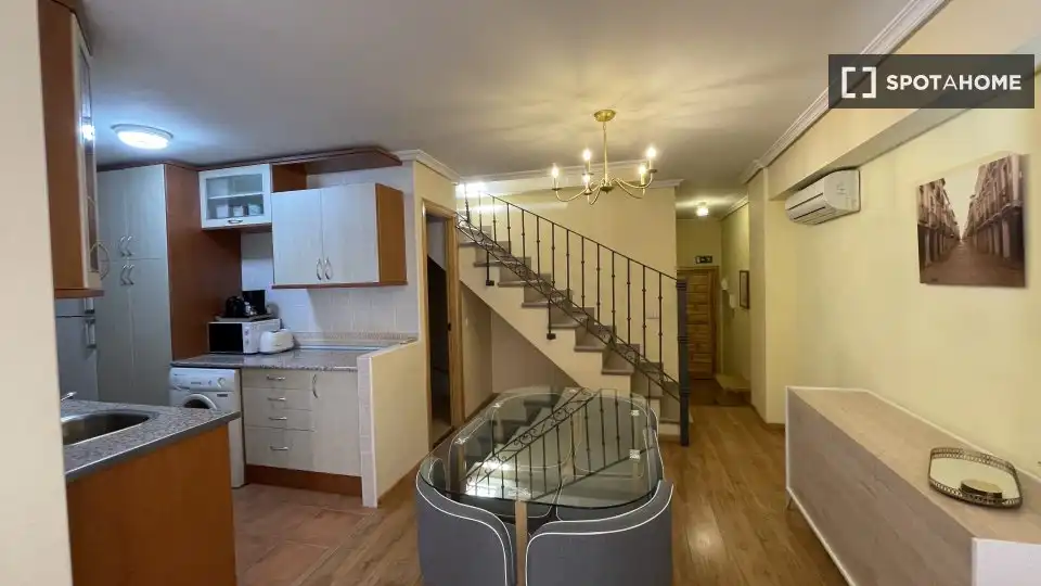 Apartamento para compartir en Alcalá de Henares con Aire acondicionado, Terraza y Amueblado