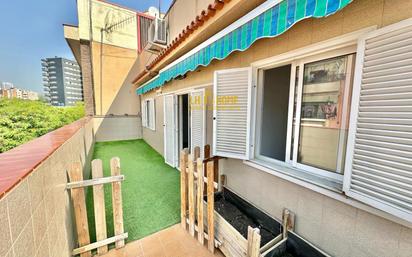Exterior view of Attic for sale in L'Hospitalet de Llobregat  with Air Conditioner, Parquet flooring and Terrace