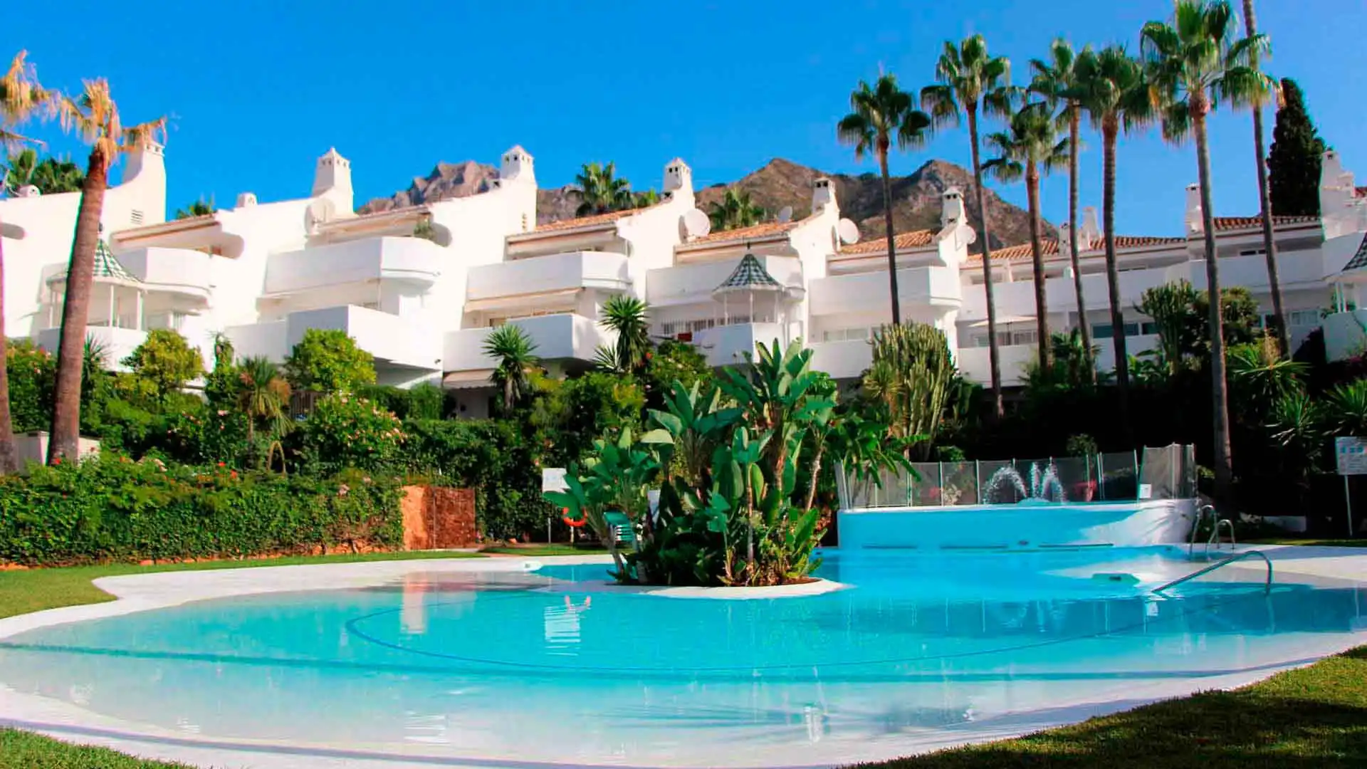 Vista exterior de Casa adosada en venta en Marbella con Aire acondicionado, Jardín privado y Terraza