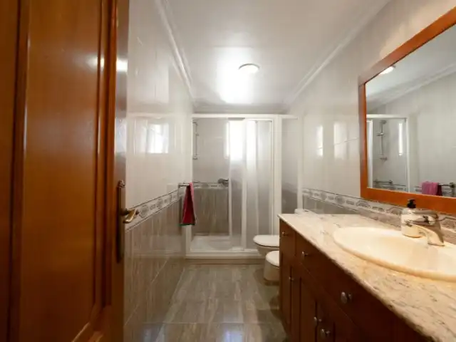 Bathroom of Flat for sale in Burjassot  with Private garden and Balcony