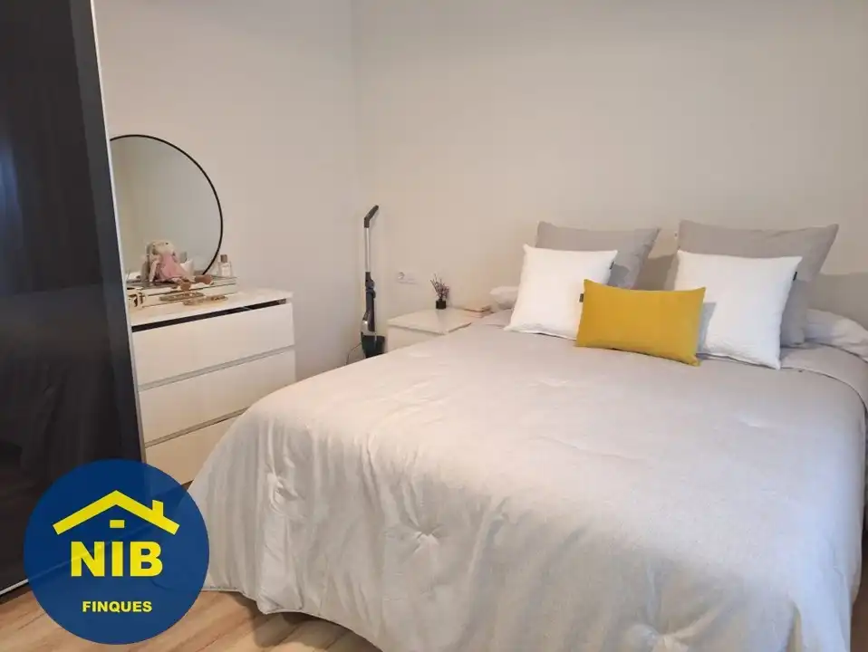 Bedroom of Flat for sale in Barcelona  with Parquet flooring and Storage room