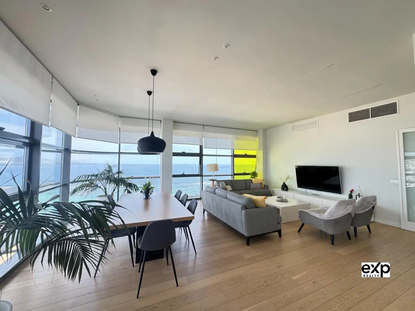 Sala d'estar de Dúplex en venda en Las Palmas de Gran Canaria amb Aire condicionat, Traster i Moblat