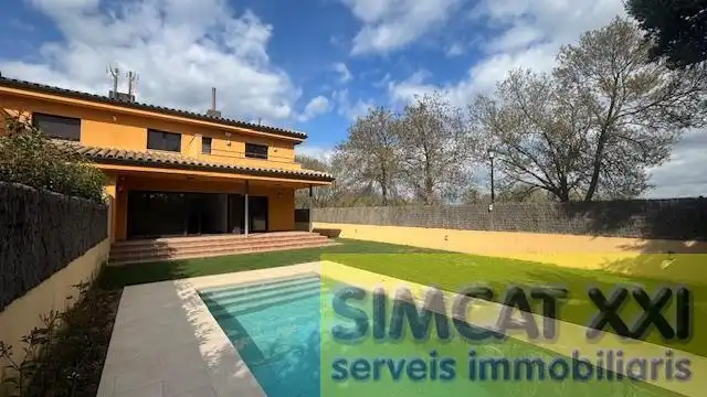 Exterior view of Houses for sale in Avinyonet de Puigventós
