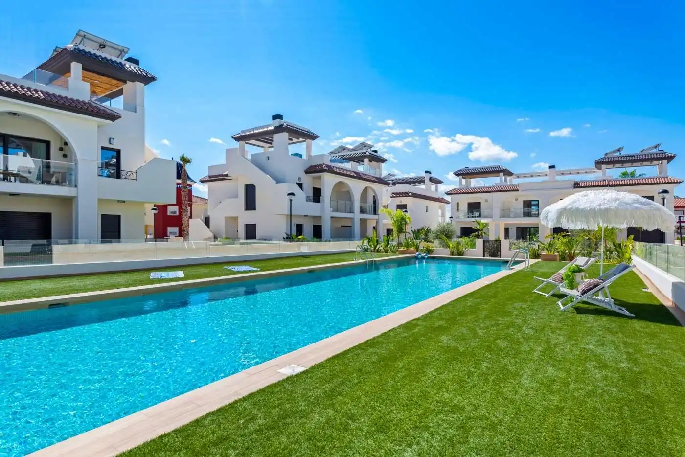 Vista exterior de Casa o xalet en venda en Rojales amb Jardí privat, Terrassa i Traster