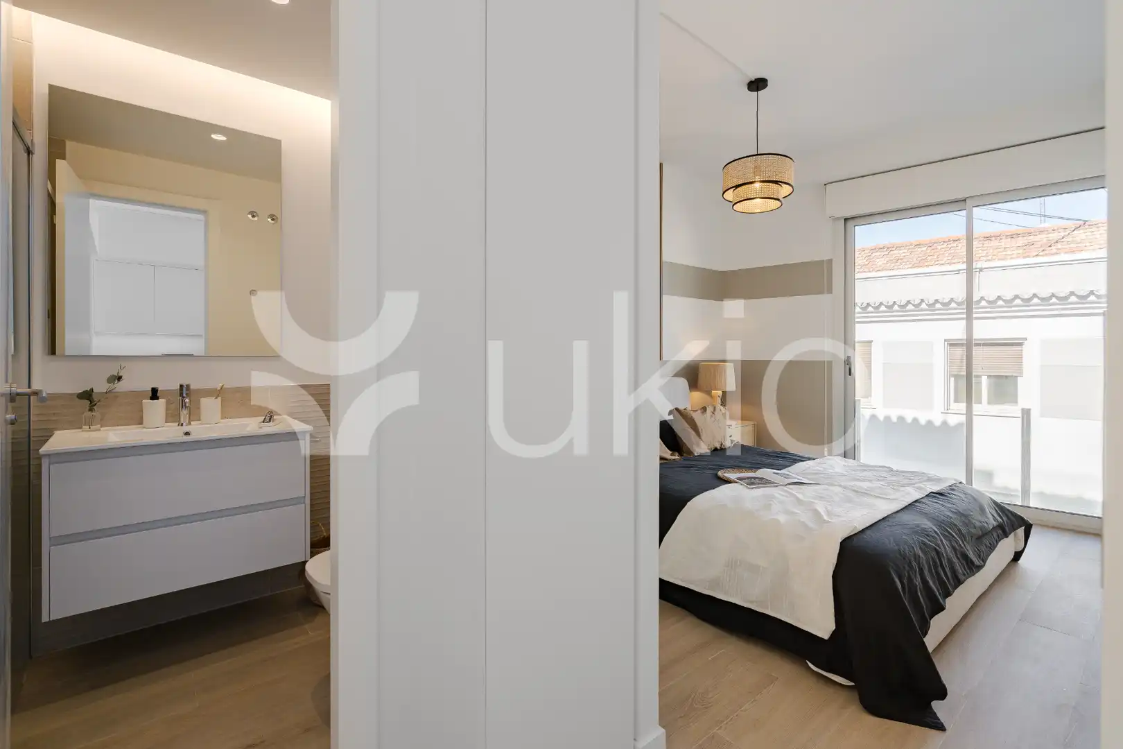 Dormitori de Apartament de lloguer en Madrid amb Aire condicionat, Calefacció i Moblat