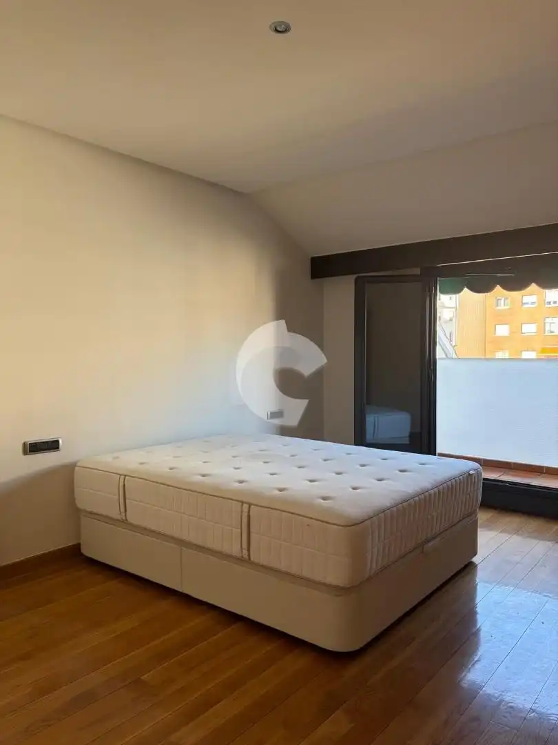 Habitación de Dúplex de alquiler en Ourense Capital  con Calefacción
