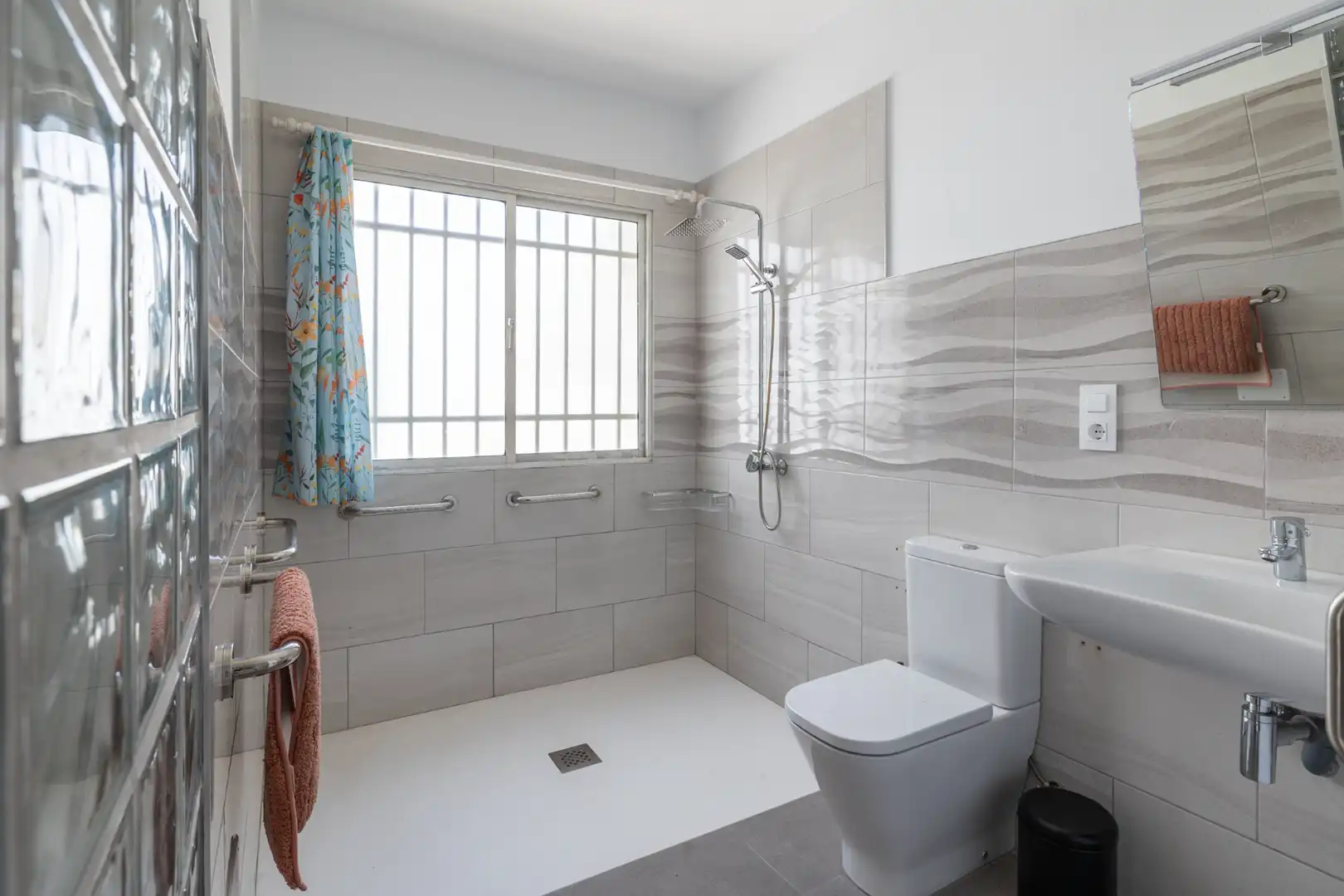 Bathroom of Houses for sale in Telde  with Private garden, Terrace and Storage room