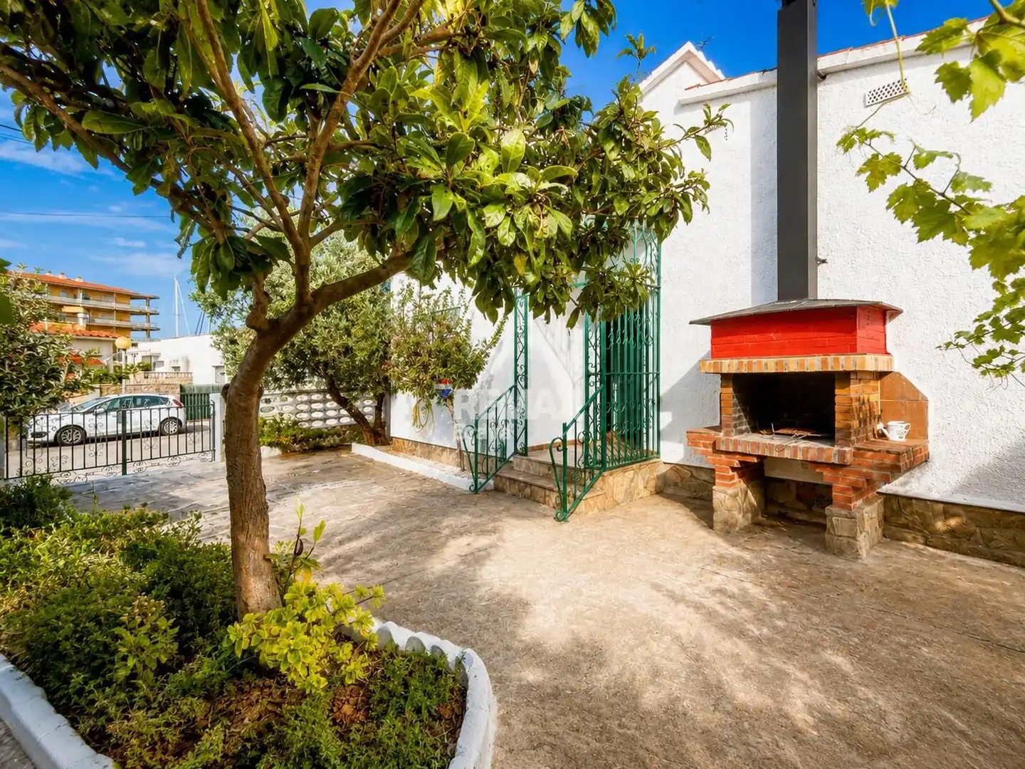 Garden of Houses for sale in Roses  with Air Conditioner, Private garden and Parquet flooring