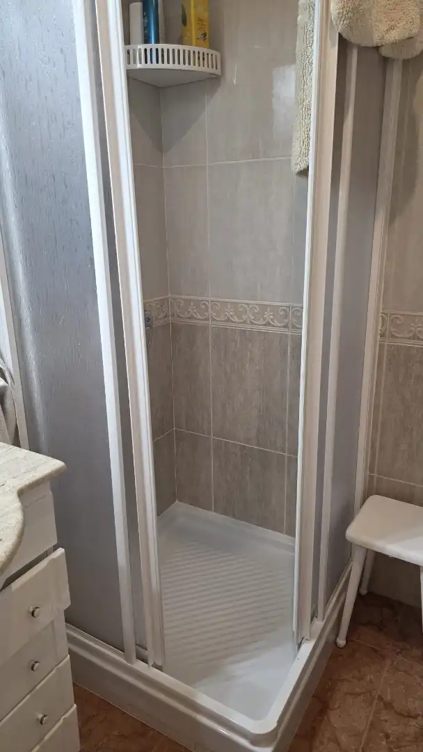 Badezimmer von Einfamilien-Reihenhaus zum Verkauf in San Javier mit Klimaanlage, Heizung und Privatgarten