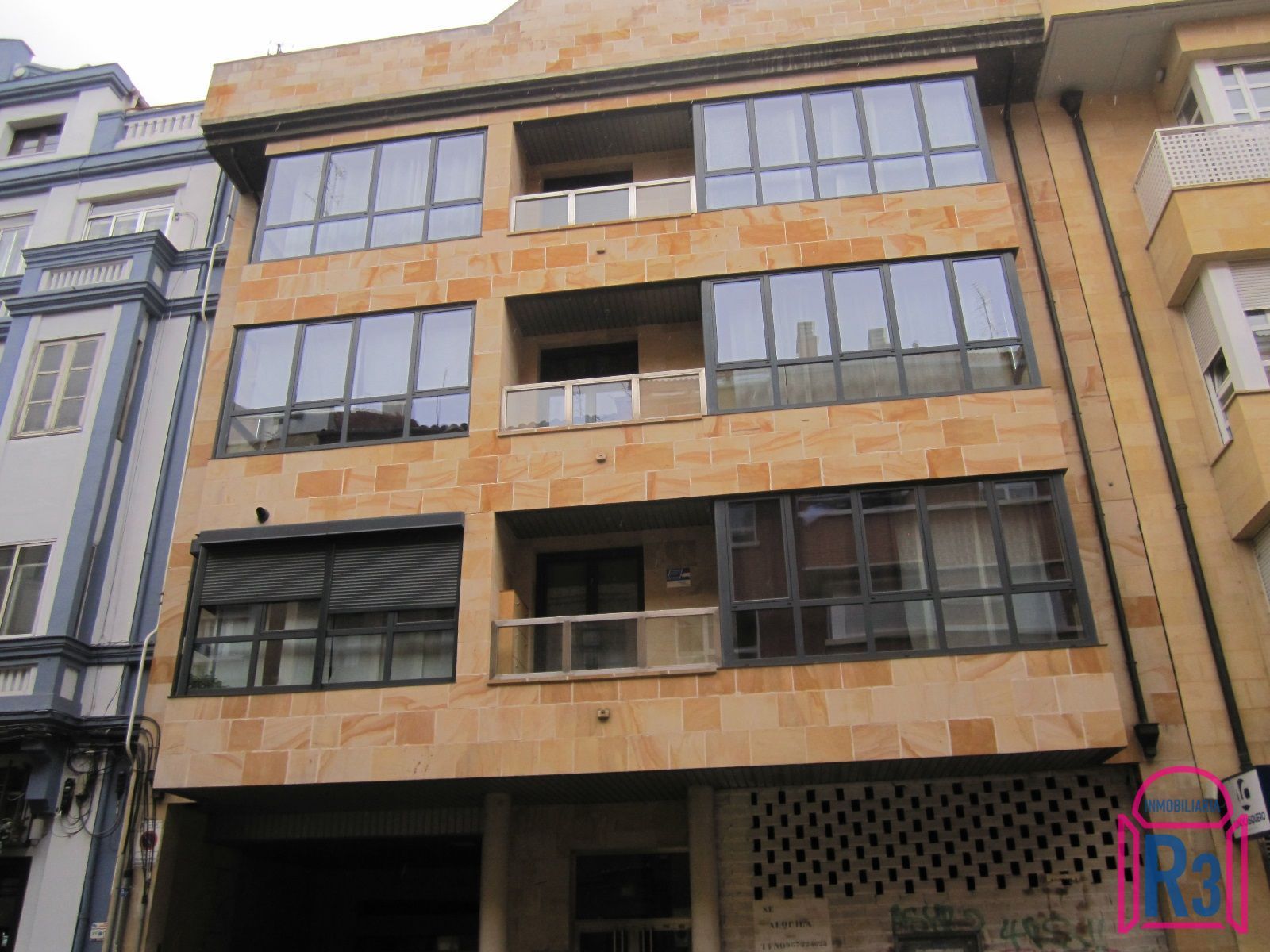 Vista exterior de Dúplex de lloguer en León Capital  amb Calefacció i Traster