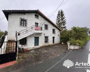 Vista exterior de Casa o xalet en venda en Bilbao  amb Terrassa i Balcó