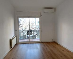 Bedroom of Flat to rent in  Barcelona Capital  with Air Conditioner, Heating and Parquet flooring