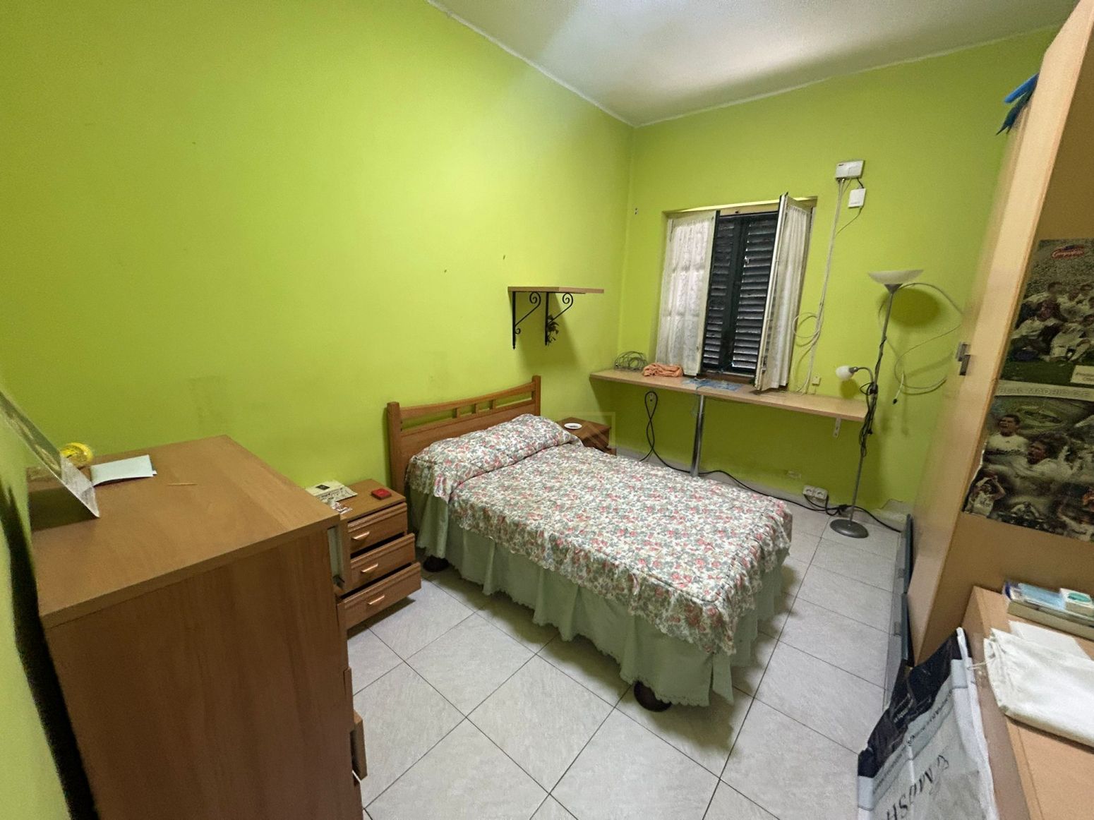 Dormitori de Pis en venda en Torrelavega  amb Calefacció, Moblat i Balcó