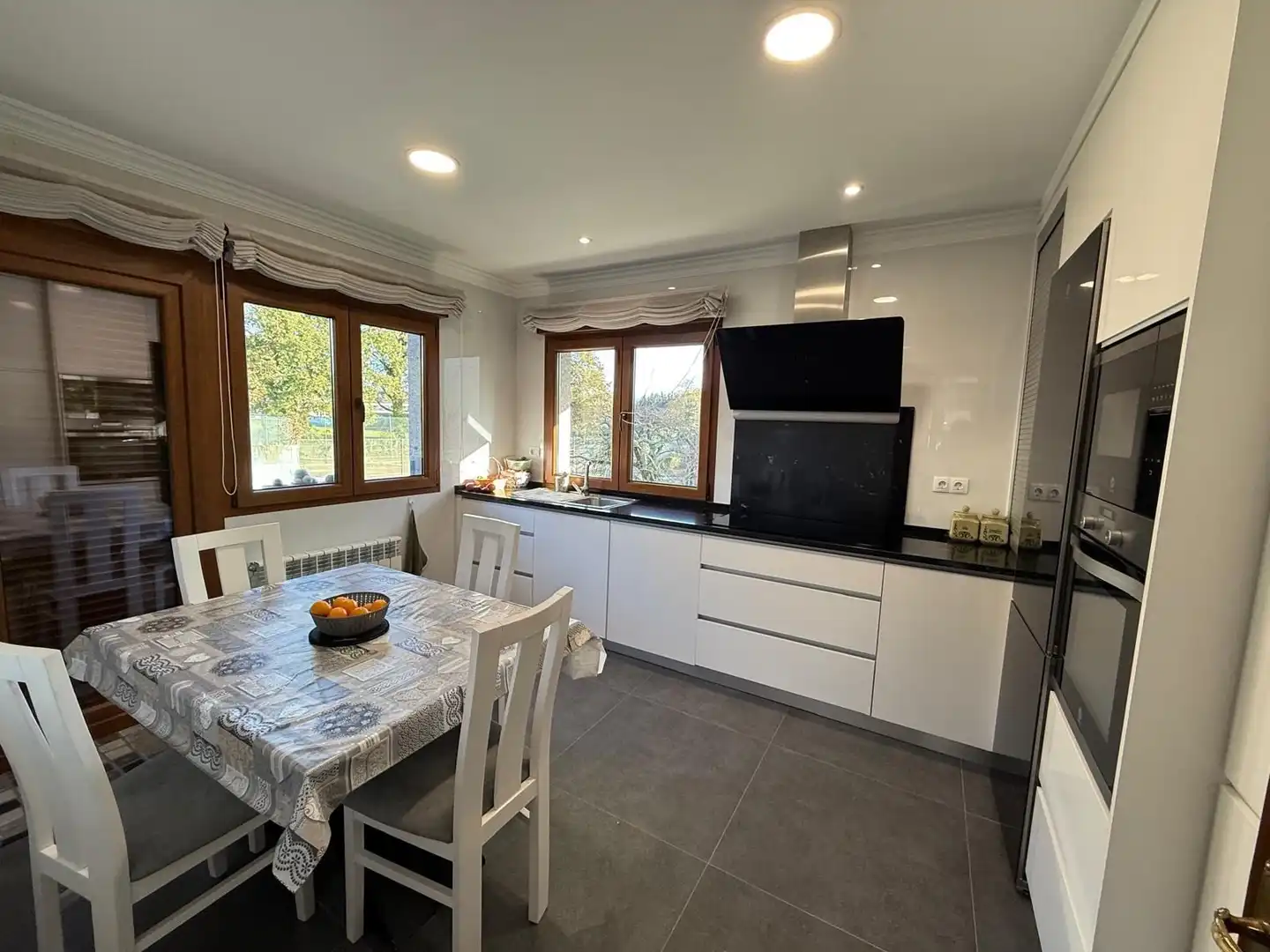 Cocina de Casa o chalet en venta en Lugo con Aire acondicionado, Calefacción y Terraza