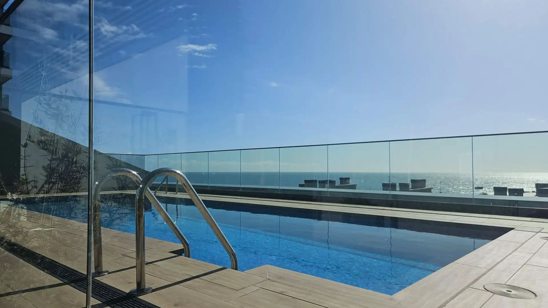 Schwimmbecken von Wohnung zur Miete in Badalona mit Klimaanlage, Terrasse und Möbliert