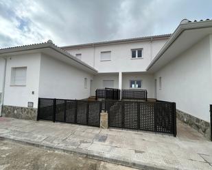 Vista exterior de Casa adosada en venda en Velada amb Calefacció i Terrassa