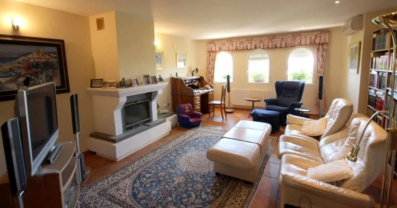 Living room of Houses for sale in L'Alfàs del Pi  with Air Conditioner, Private garden and Terrace