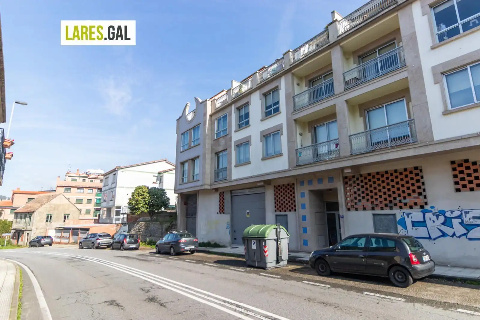 Vista exterior de Pis en venda en Cangas  amb Calefacció, Terrassa i Traster
