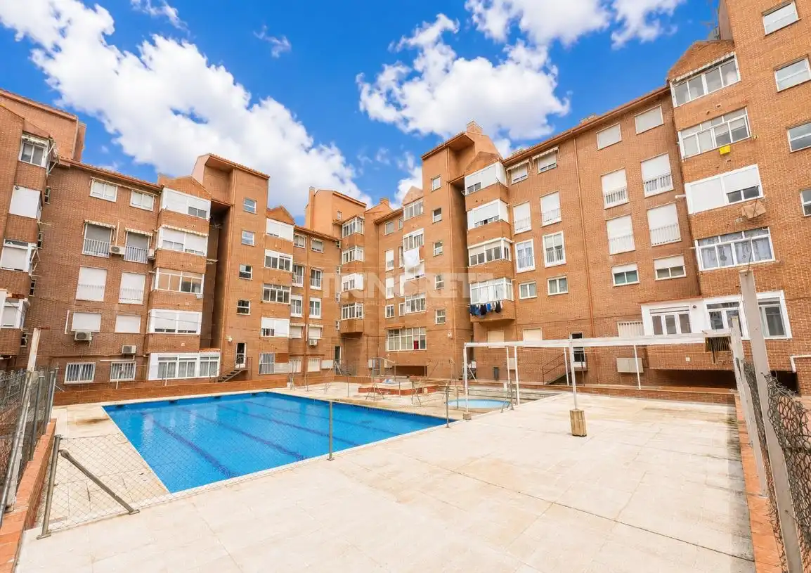 Vista exterior de Piso en venta en Toledo con Calefacción