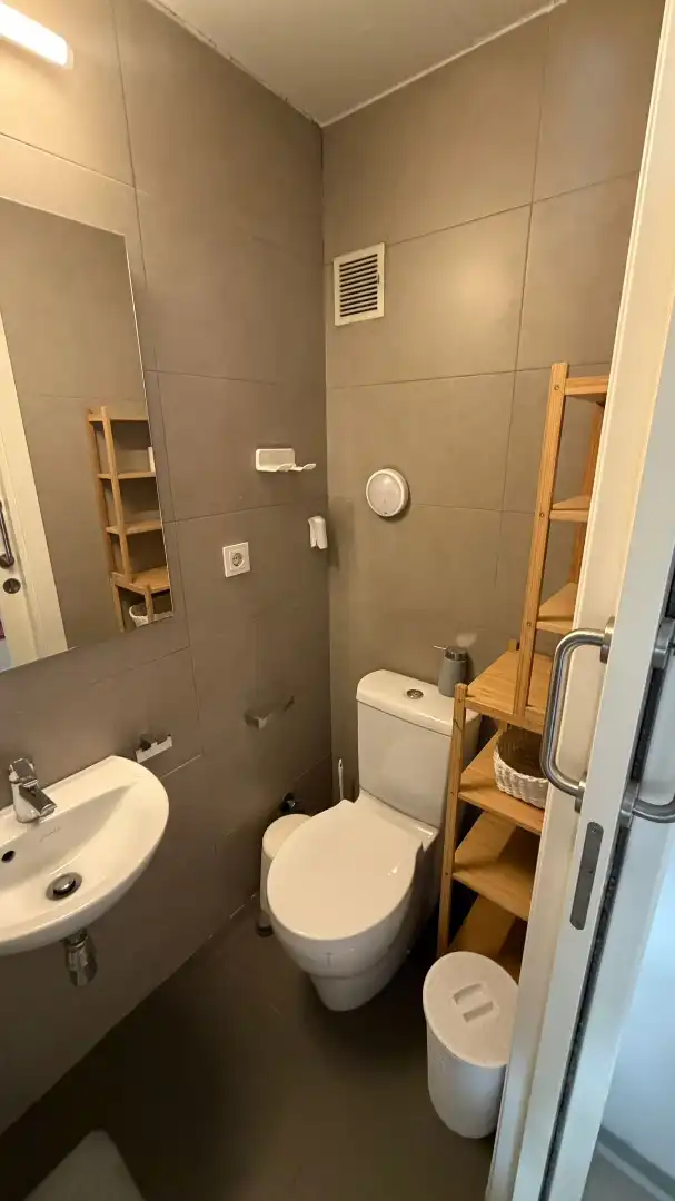 Badezimmer von Wohnung zur Miete in Valencia mit Klimaanlage, Heizung und Parkett
