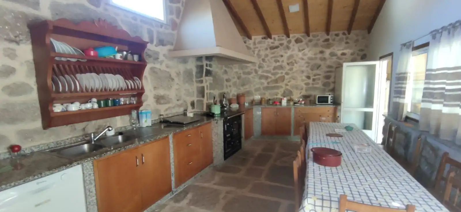 Cuina de Casa o xalet en venda en Crecente amb Jardí privat i Moblat