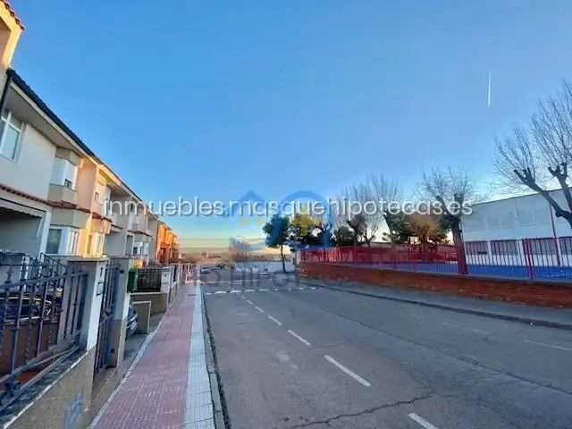Vista exterior de Casa adosada en venta en Añover de Tajo con Aire acondicionado, Calefacción y Jardín privado