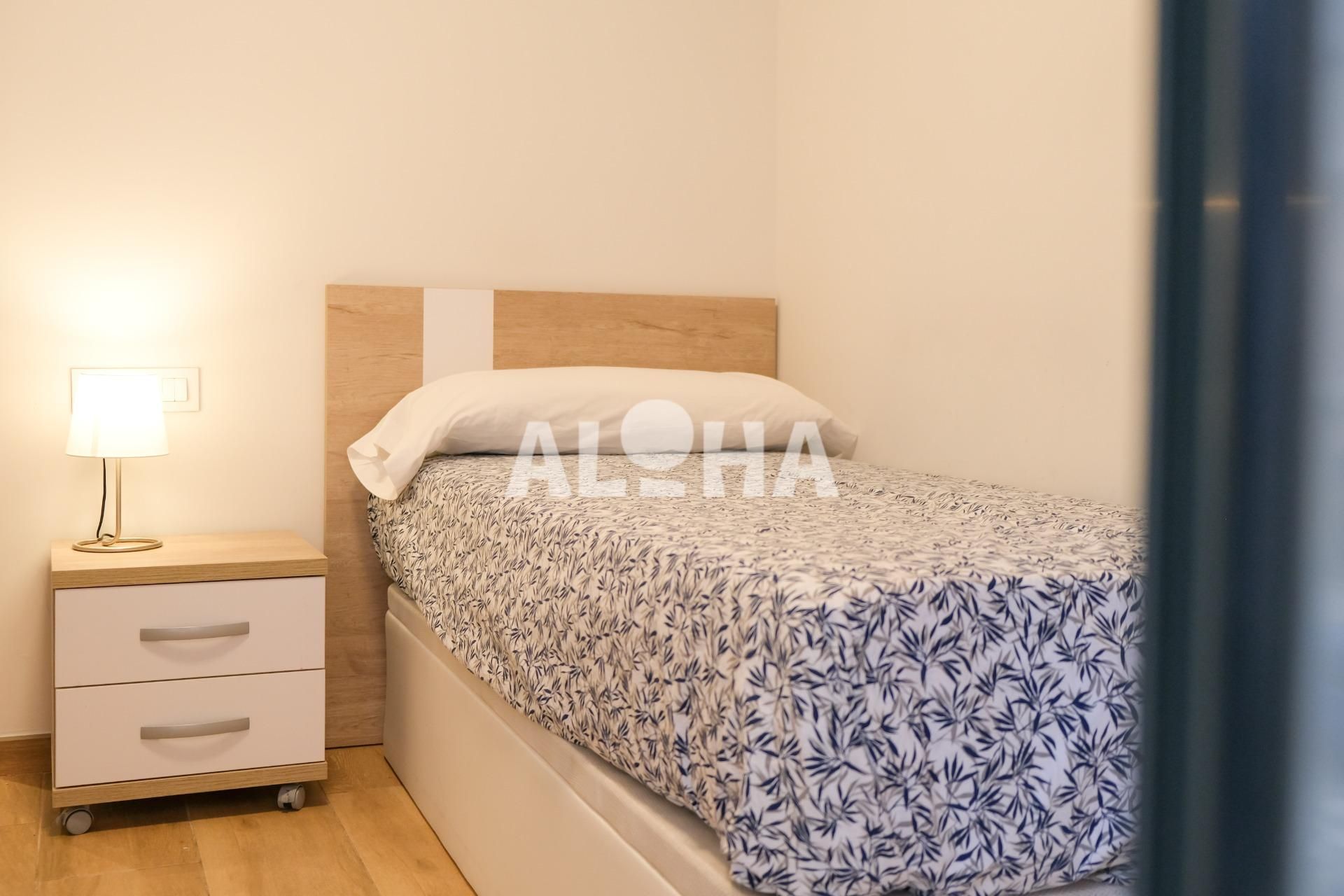 Bedroom of Flat to share in Alfara del Patriarca  with Air Conditioner