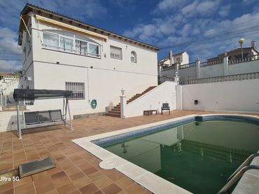 Xalet amb piscina en venda a Carrer Moreres 7123