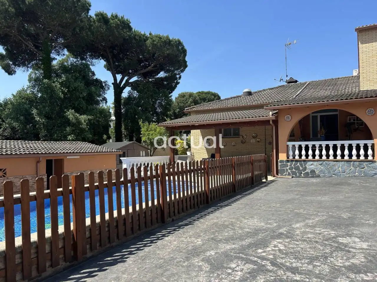 Vista exterior de Casa o xalet en venda en Vidreres amb Aire condicionat, Calefacció i Jardí privat