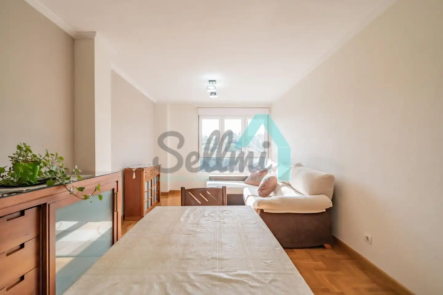 Bedroom of Flat for rent in Oviedo   with Heating, Parquet flooring and Furnished