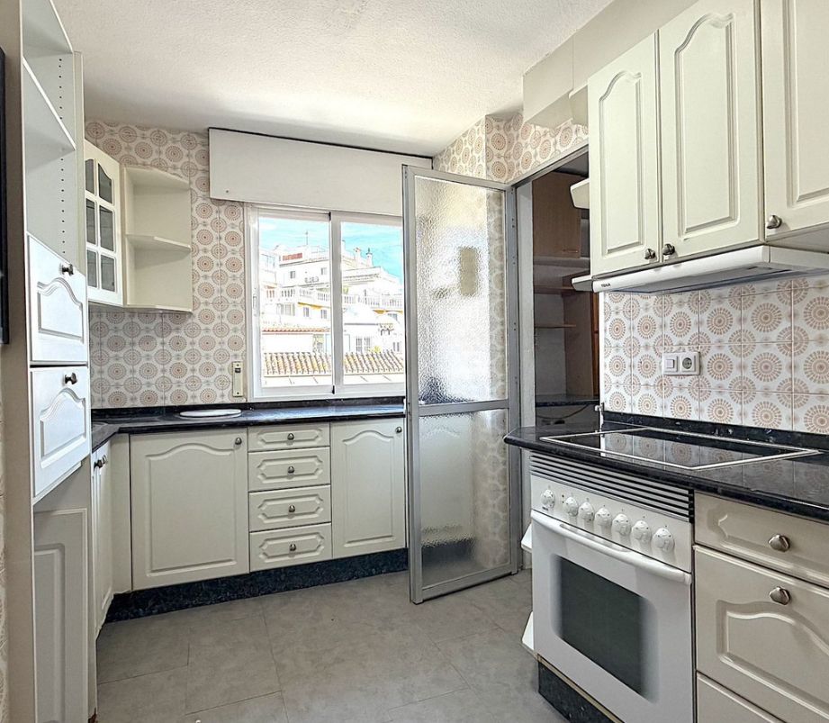 Kitchen of Flat for sale in Fuengirola  with Furnished, Oven and Washing machine