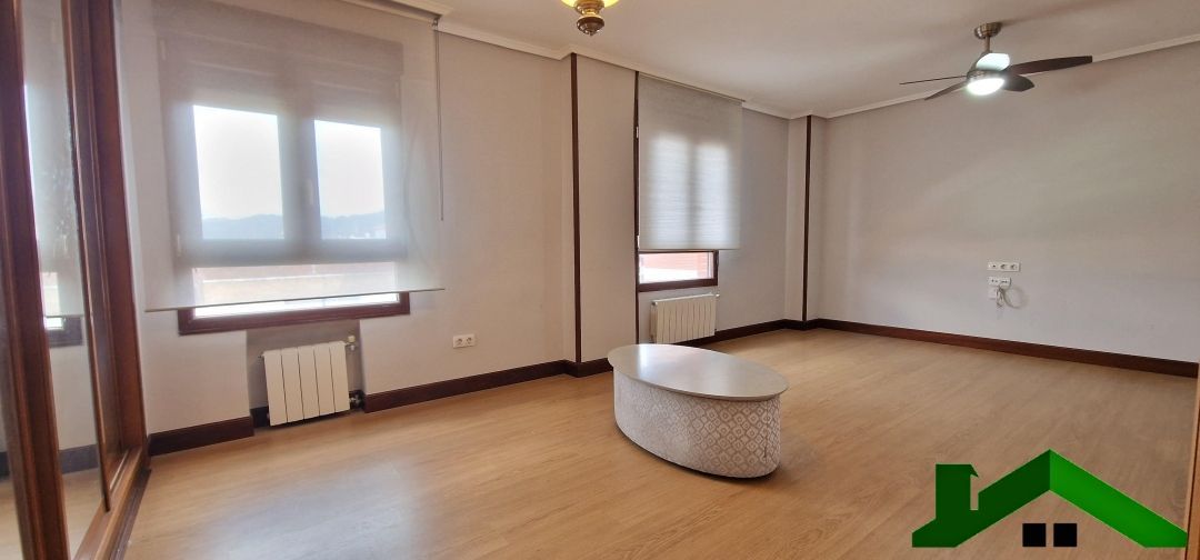 Sala d'estar de Pis en venda en Bilbao  amb Calefacció