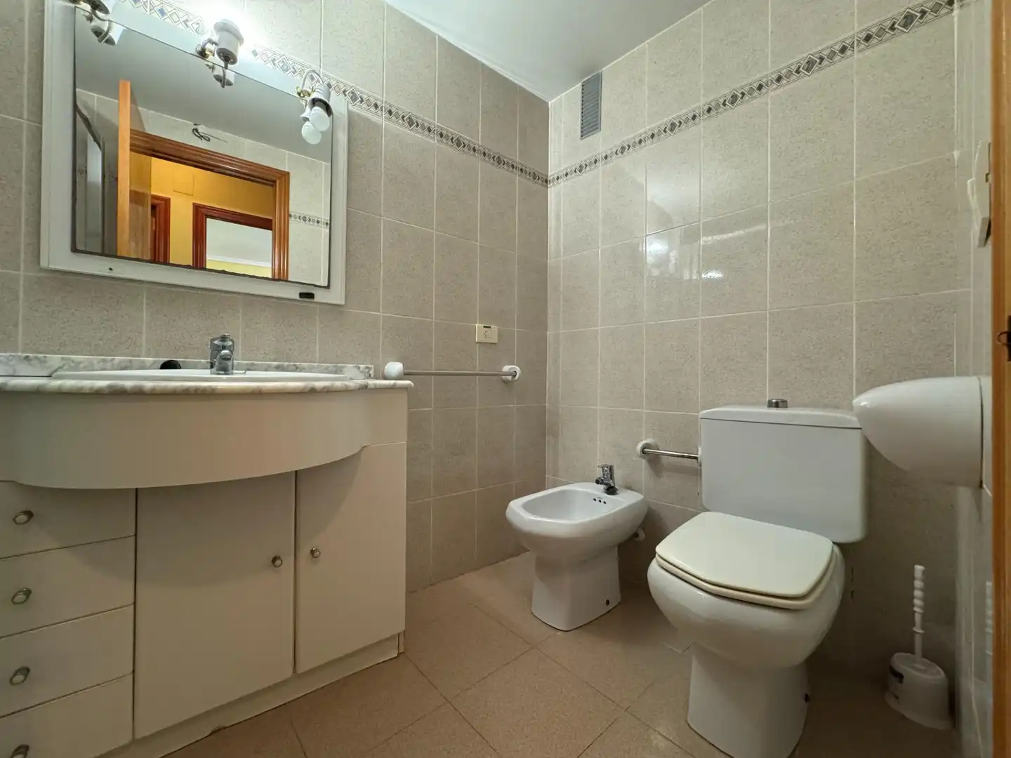 Bany de Apartament en venda en Oropesa del Mar / Orpesa amb Terrassa, Moblat i Piscina comunitària