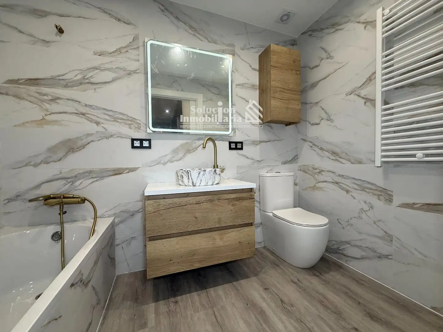 Baño de Apartamento en venta en Salamanca con Aire acondicionado, Calefacción y Trastero