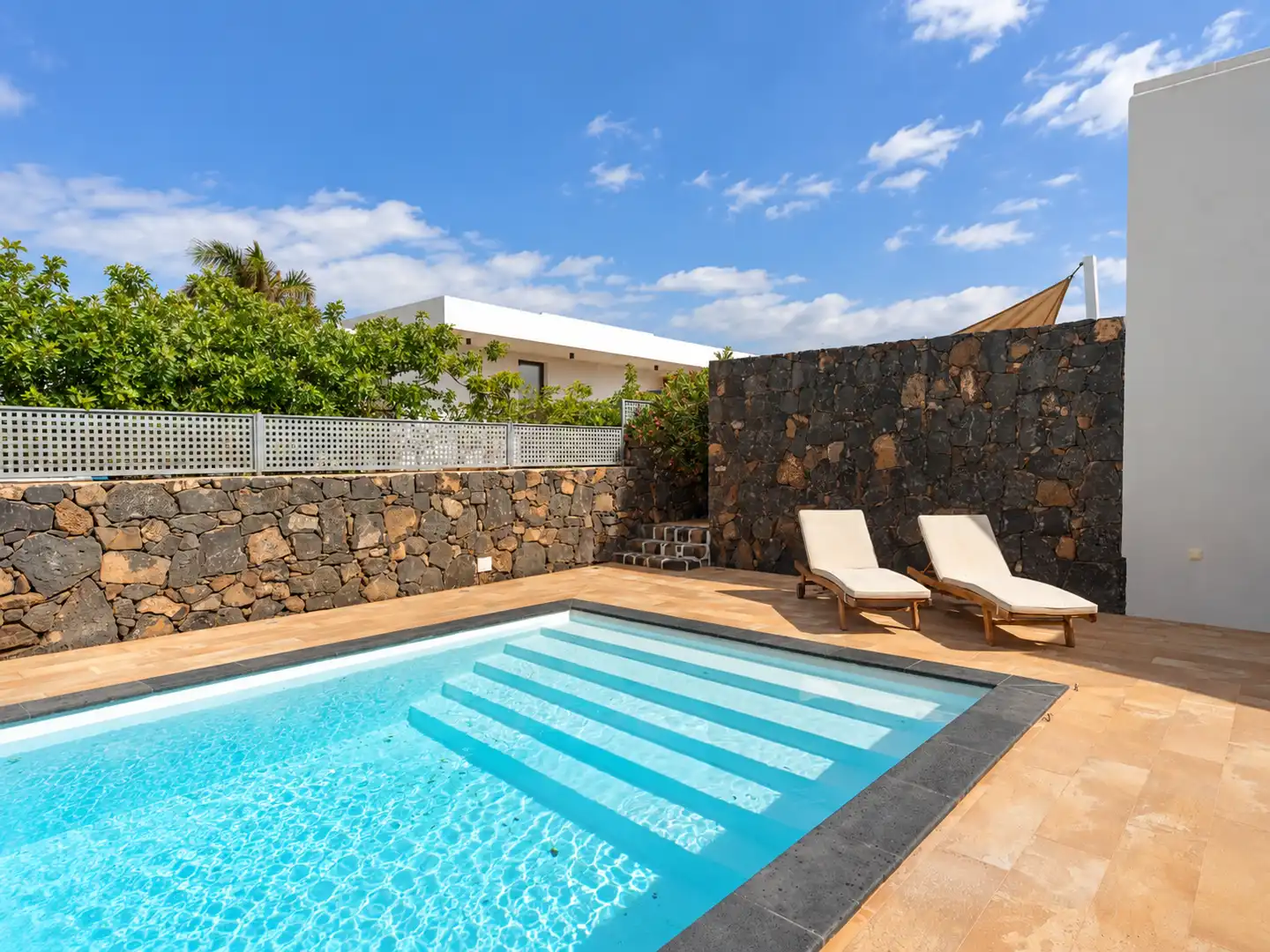 Swimming pool of Houses for sale in Lajares