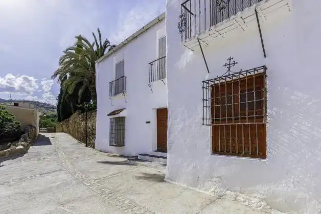 Vista exterior de Casa o xalet en venda en Turón amb Jardí privat, Terrassa i Traster