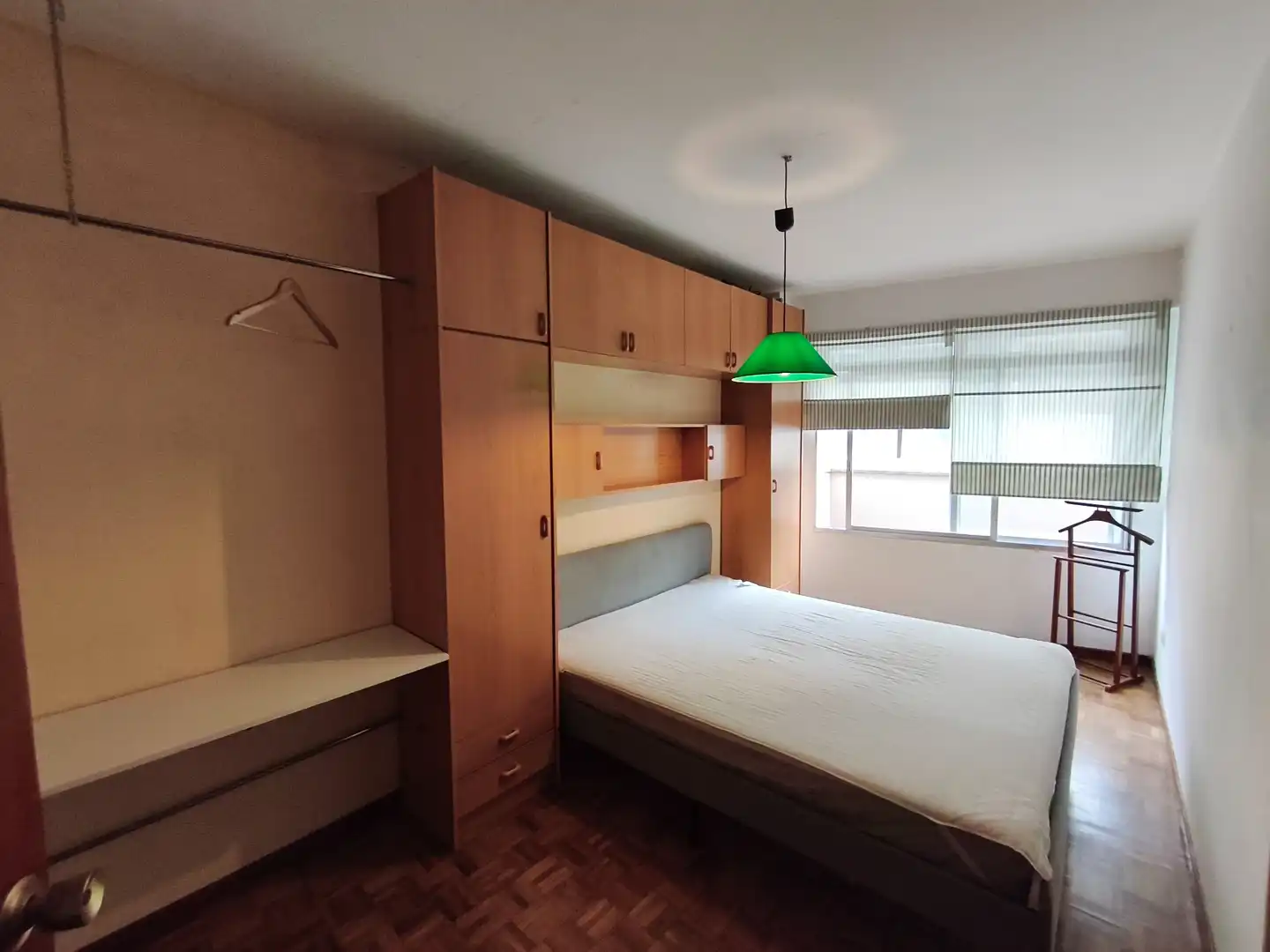 Dormitori de Àtic de lloguer en A Coruña Capital  amb Parquet, Terrassa i Moblat