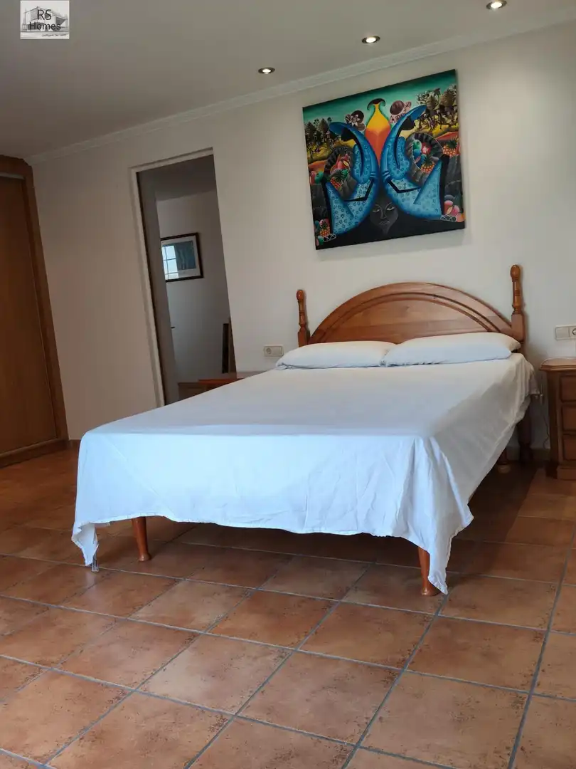 Habitación de Ático en venta en La Pobla de Vallbona con Aire acondicionado, Terraza y Balcón