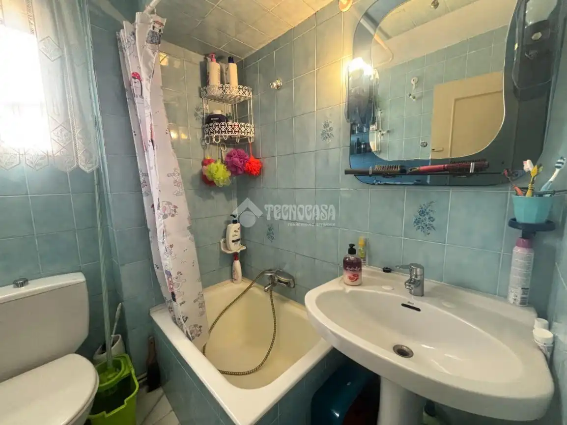 Bathroom of Flat for sale in Alcalá de Henares  with Air Conditioner and Heating
