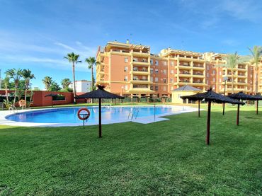 Flat with pool for sale in Calle Victoria Kent 1