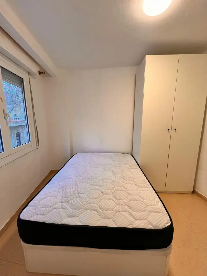 Bedroom of Flat for share in L'Hospitalet de Llobregat  with Heating, Furnished and Washing machine
