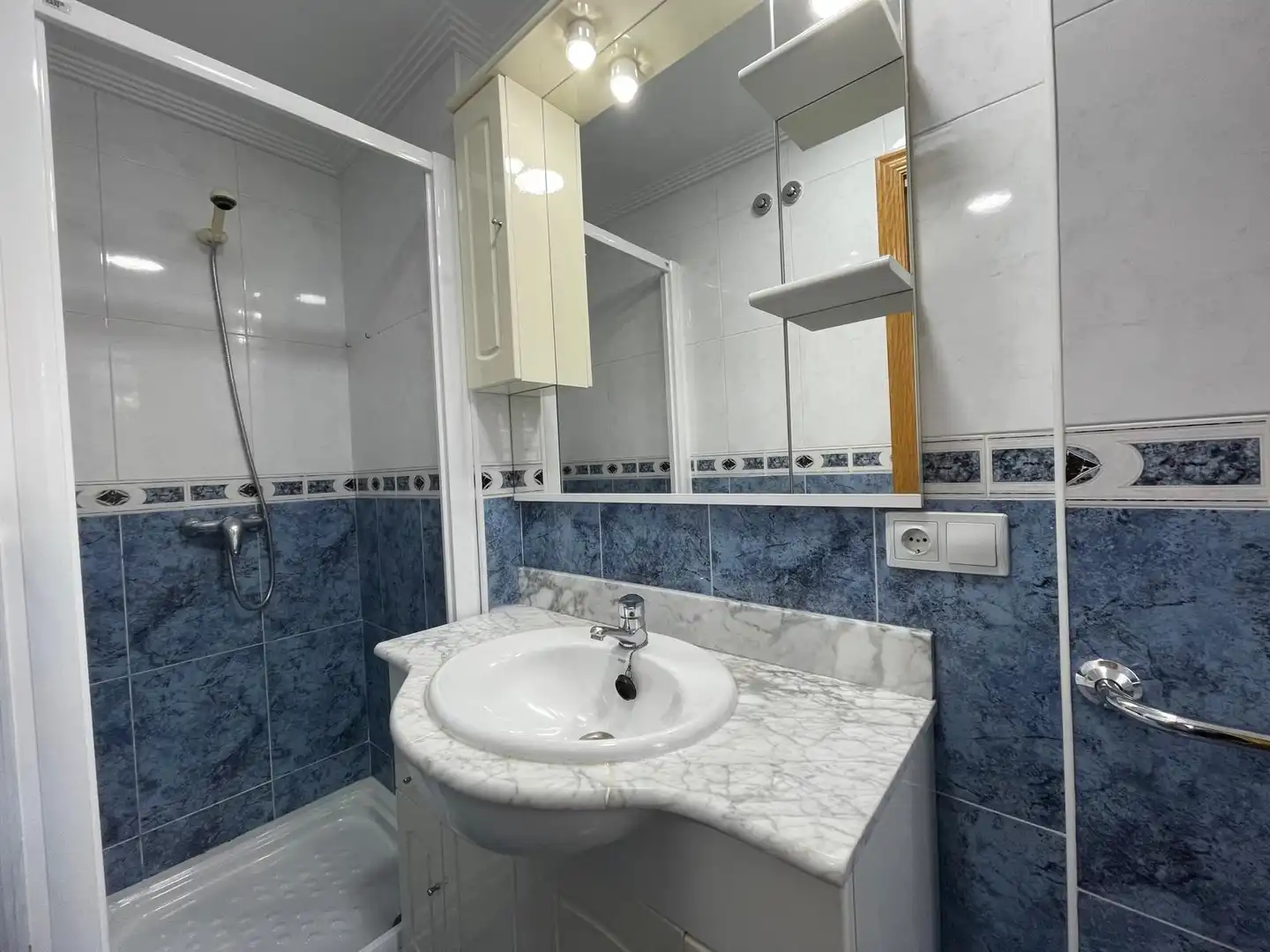 Badezimmer von Wohnung zur Miete in Ponferrada mit Möbliert und Balkon
