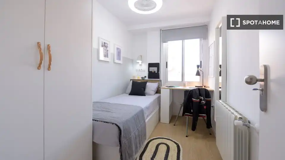 Habitación de Piso para compartir en Valencia con Aire acondicionado, Calefacción y Amueblado