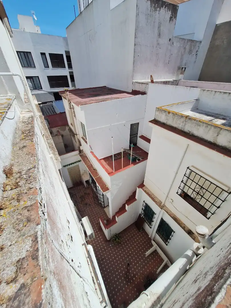 Außenansicht von Gebäude zum Verkauf in La Línea de la Concepción mit Alarm