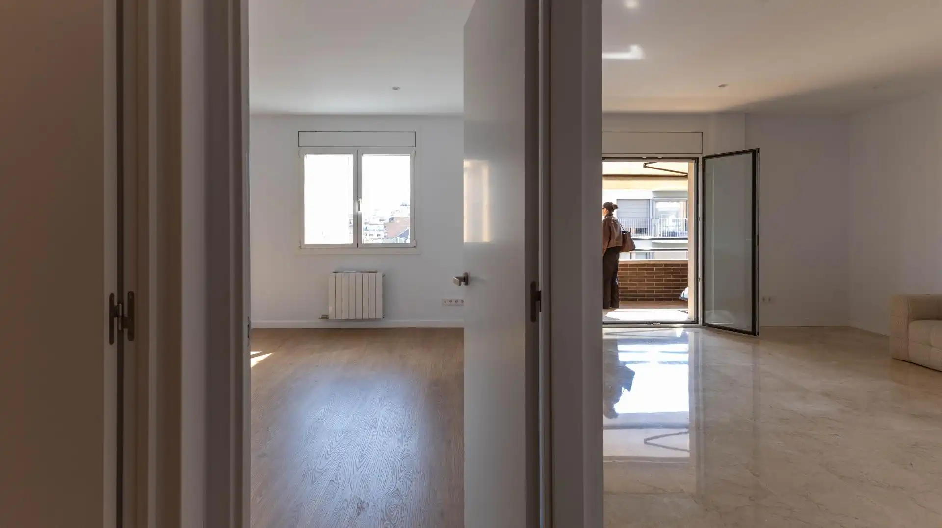 Wohnung zum Verkauf in Barcelona mit Klimaanlage, Heizung und Terrasse