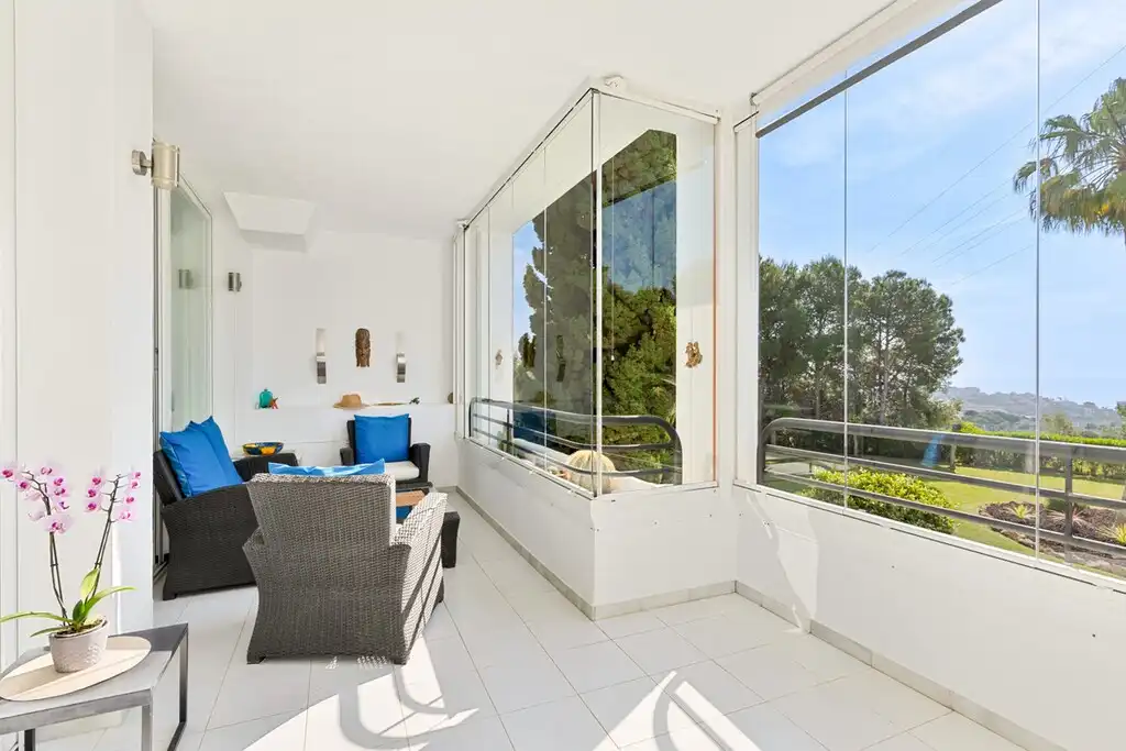 Apartamento con piscina en venta en Riviera del Sol, imagen 2