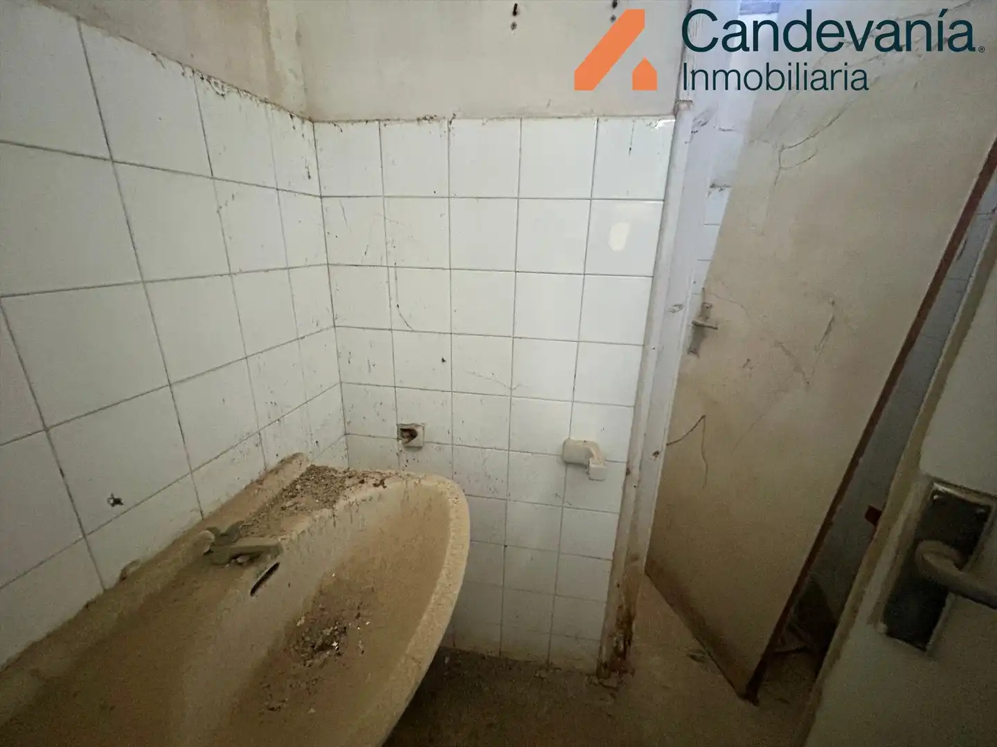 Baño de Nave industrial en venta en Zuera