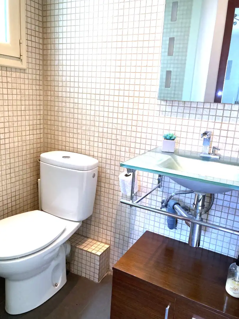 Baño de Ático en venta en L'Hospitalet de Llobregat con Aire acondicionado, Calefacción y Terraza